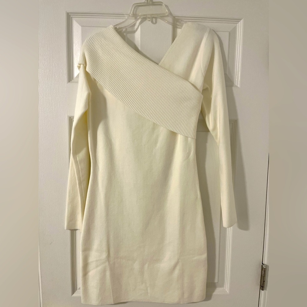 no stains or marks only worn for two hours for a white party for a wedding
